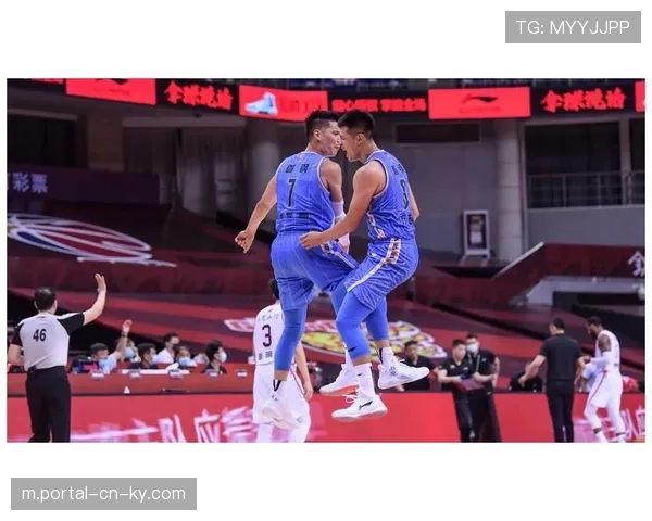 日本队主场气势未能延续,下半场进攻效率断崖式下滑 日本队主场气势未能延续,下半场进攻效率断崖式下滑